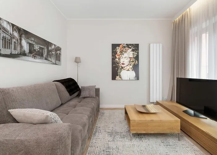 Elegant Apartment With Desk Marina Gdansk 3City By Noclegi Renters
